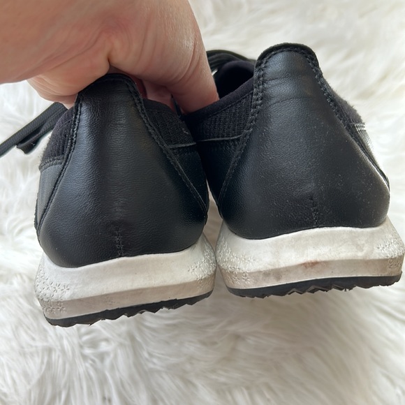 Like new Nurture black leather comfort sneakers - Picture 6 of 12